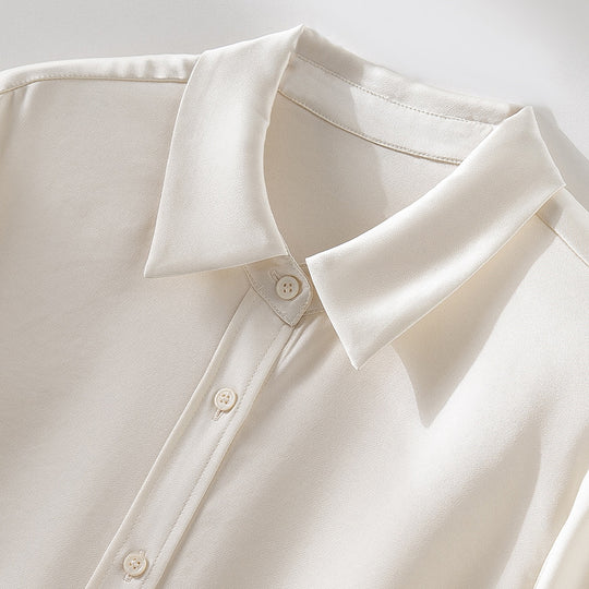 Damen Seidenähnliche Bluse mit klassischem Hemdkragen, durchgehender Knopfleiste und verlängerten Manschetten Nord Taschen