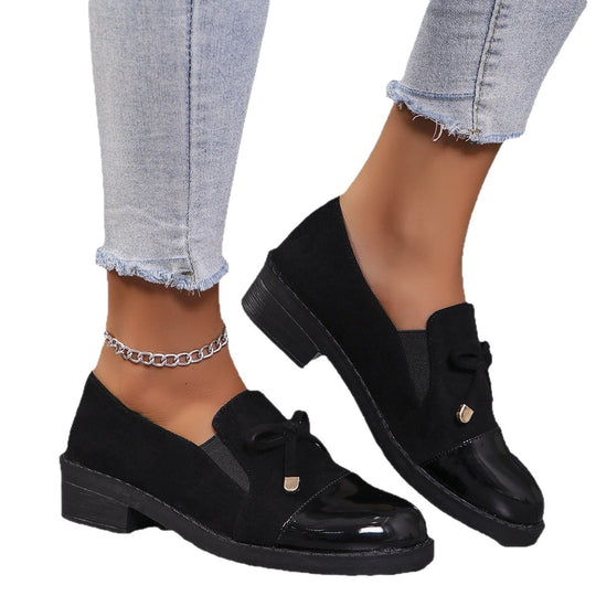 Damen Slip-On Loafer aus Veloursimitat mit Lackkappe, elastischem Einsatz und Zierschleife Nord Taschen