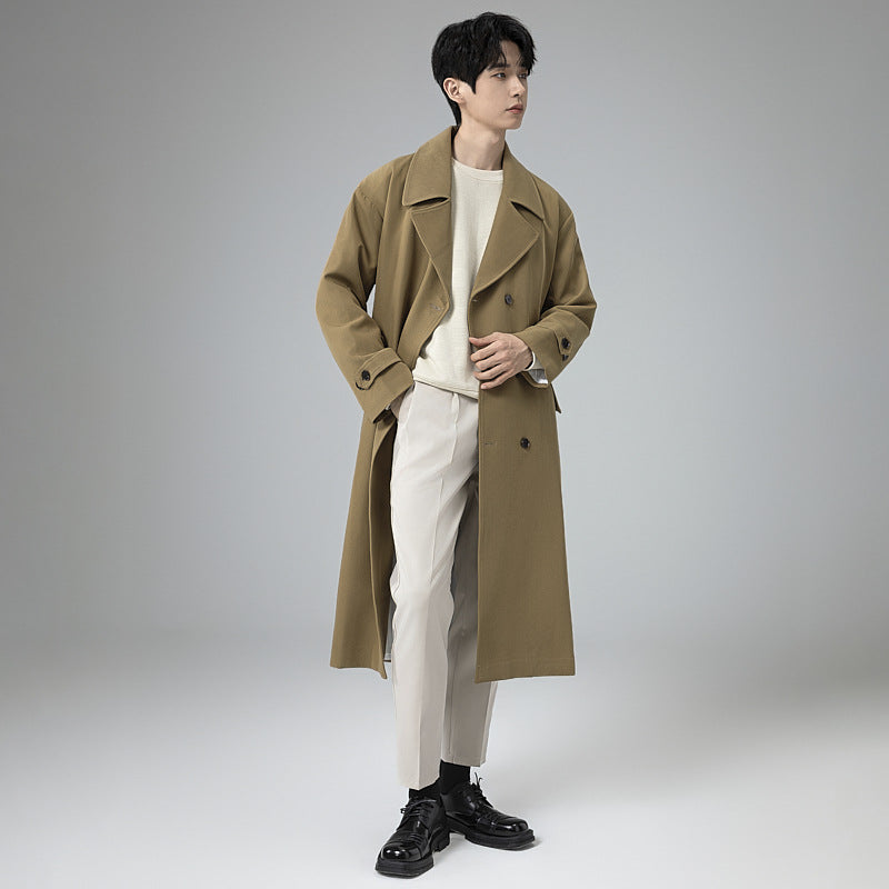 Herren Maxilanger Trenchmantel mit taillierendem Gürtel und minimalistischer Silhouette Nord Taschen