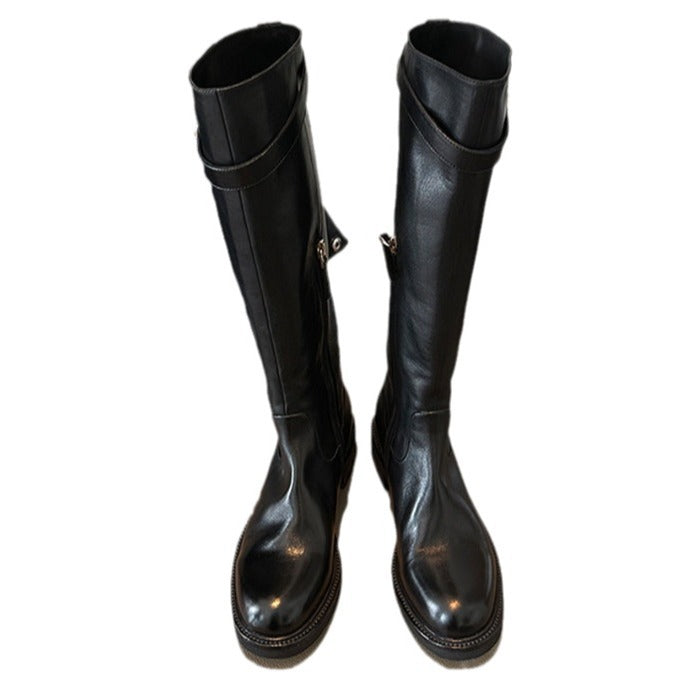 Damen kniehohe Lederstiefel mit flacher Profilsohle und Ziergurt Nord Taschen