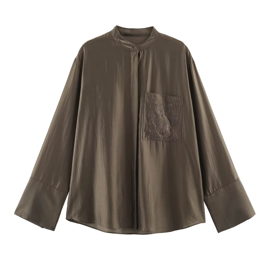 Damen Oversize-Seidenoptik-Hemdbluse mit Stehkragen und bestickter Brusttasche Nord Taschen