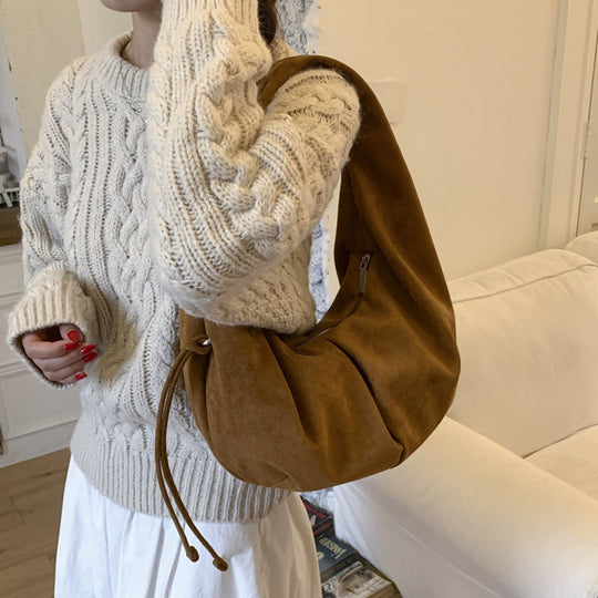 Damen Hobo-Tasche aus weichem Veloursleder mit praktischer Kordelzugöffnung Nord Taschen