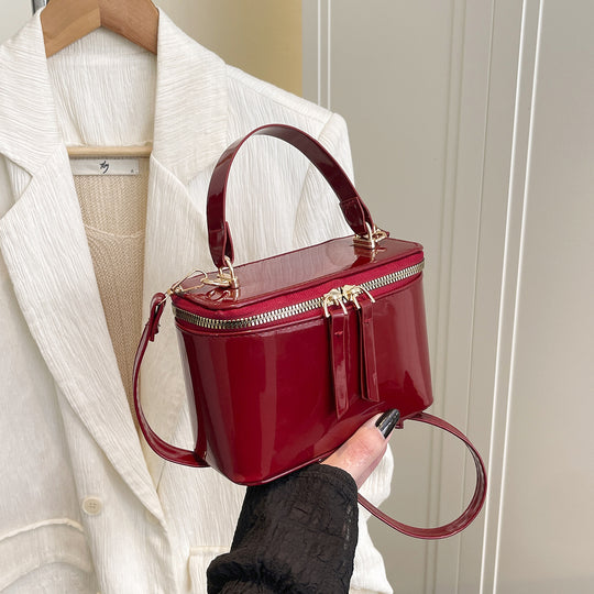 Damen moderne Handtasche mit glänzender Lackoberfläche und abnehmbarem Schulterriemen Nord Taschen