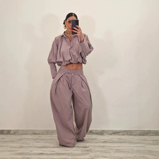 Damen Zweiteiliges kariertes Set mit Cropped Oversize-Hemd und weiter Bundfaltenhose Nord Taschen