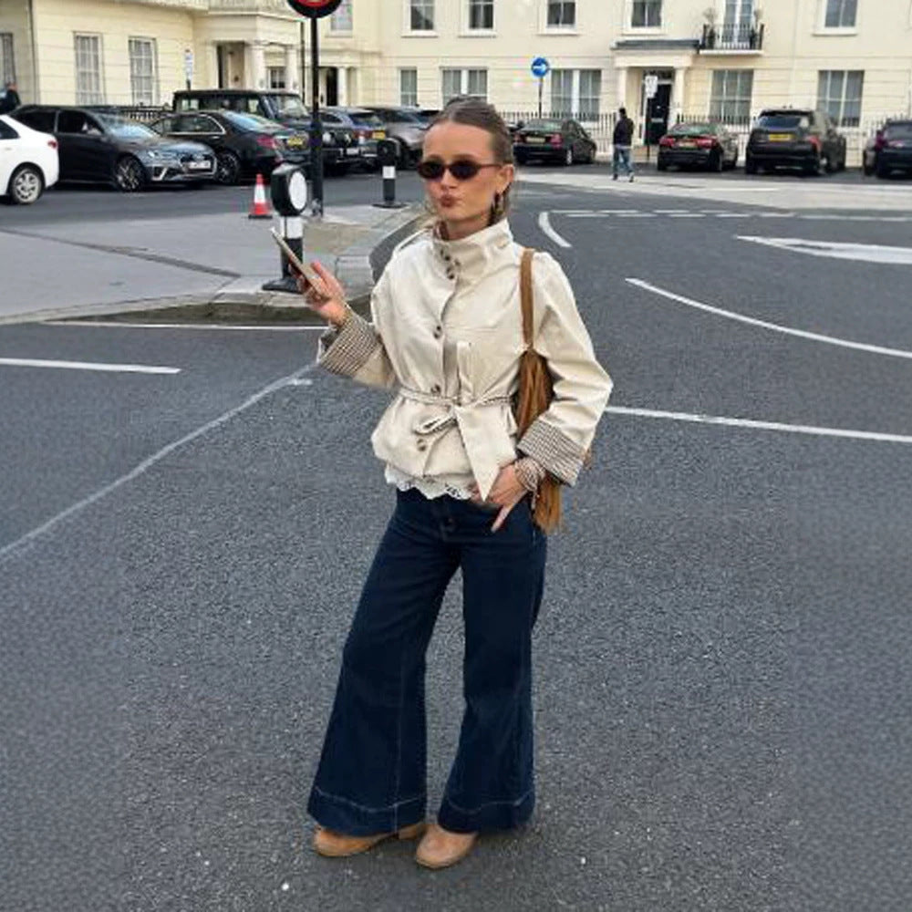 Damen Kurze taillierte Lederimitat-Jacke mit Stehkragen, Karo-Bündchen & Bindegürtel Nord Taschen