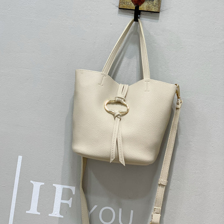 Damen Hobo-Tasche mit modernem Verschluss und praktischem Tragegurt Nord Taschen