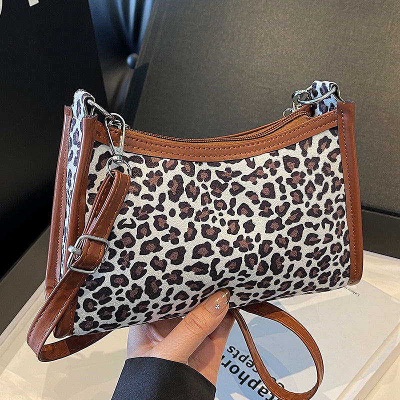 Damen Tasche im eleganten Leo-Design mit abnehmbarem Schulterriemen Nord Taschen