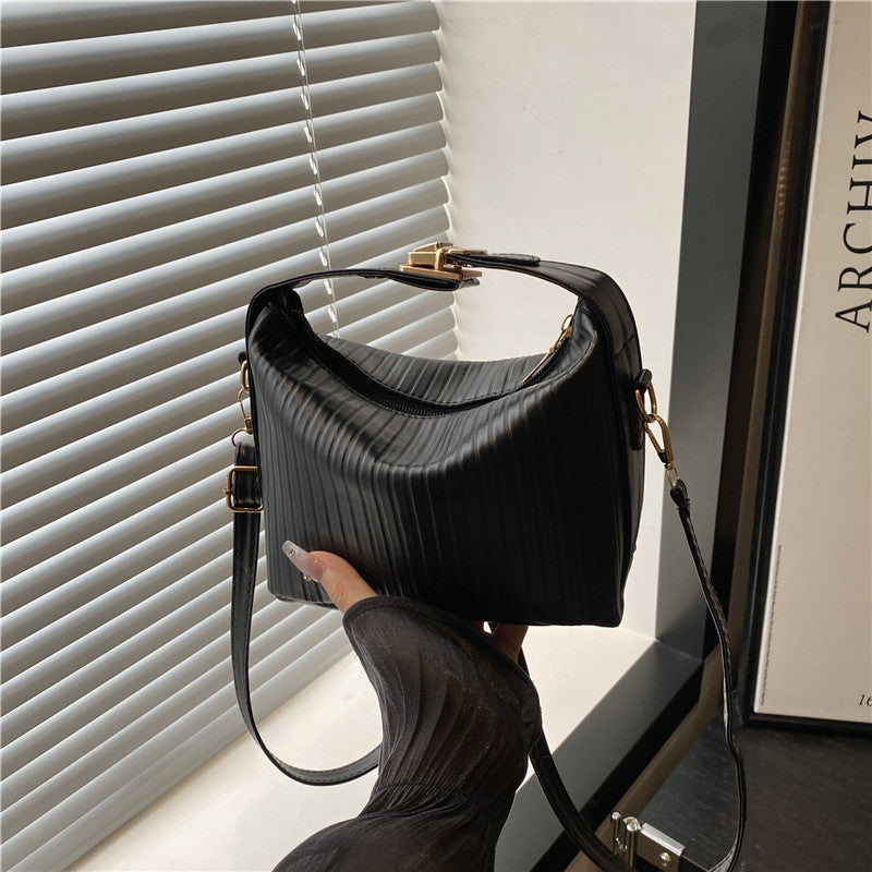 Damen Umhängetasche mit modernem Wellenstrukturobermaterial Nord Taschen