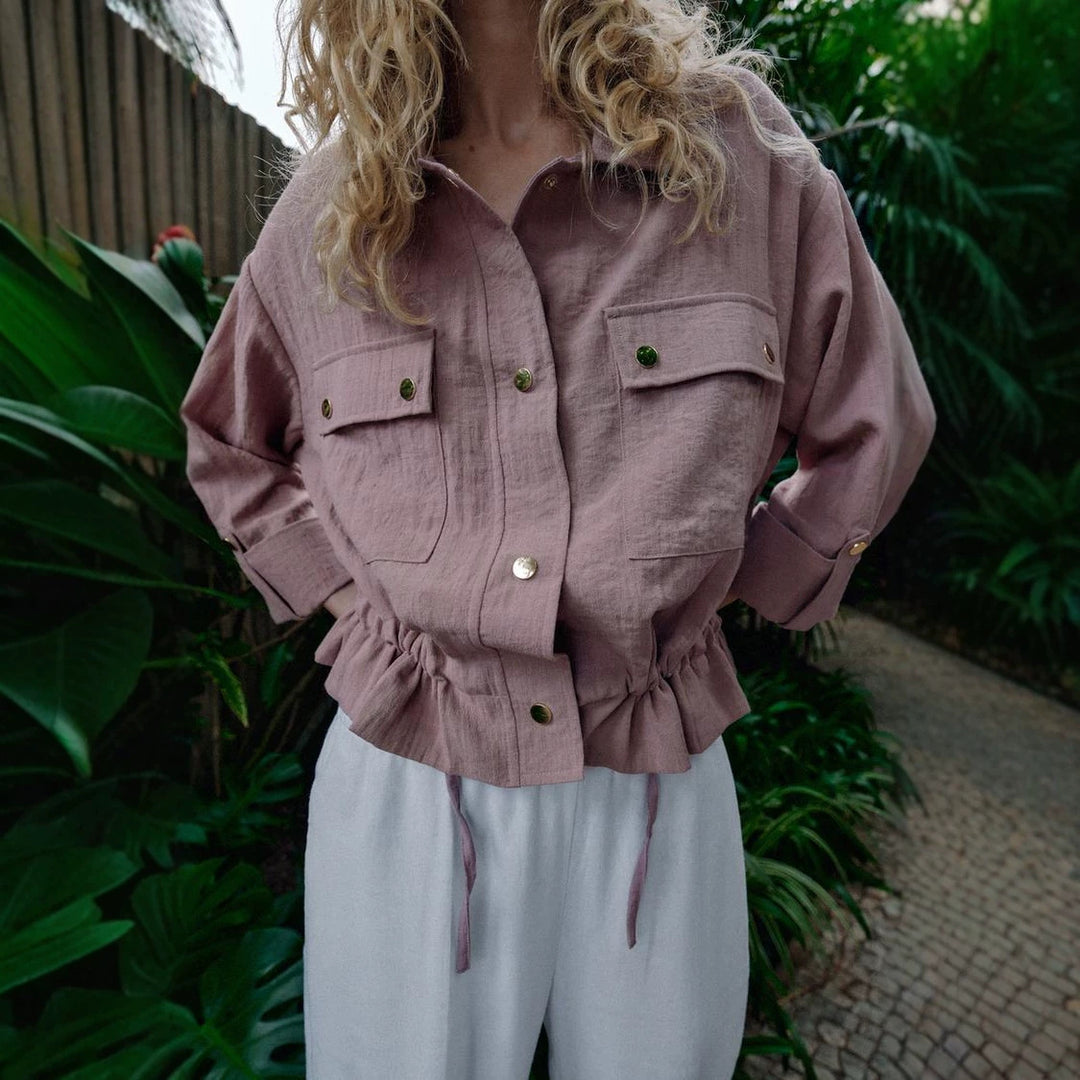 Damen Cropped-Utility-Jacke mit Tunnelzug, Pattentaschen und Umschlagärmeln Nord Taschen