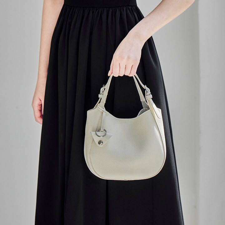Damen Hobo-Tasche mit hochwertiger Lederstruktur und eleganten Akzenten Nord Taschen