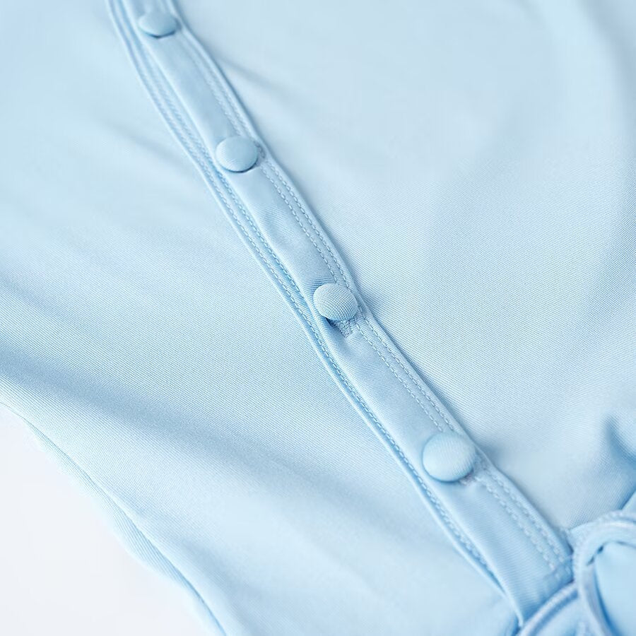 Damen Wickelbluse mit asymmetrischer Knopfleiste, Volant-Saum und Trompetenärmeln Nord Taschen