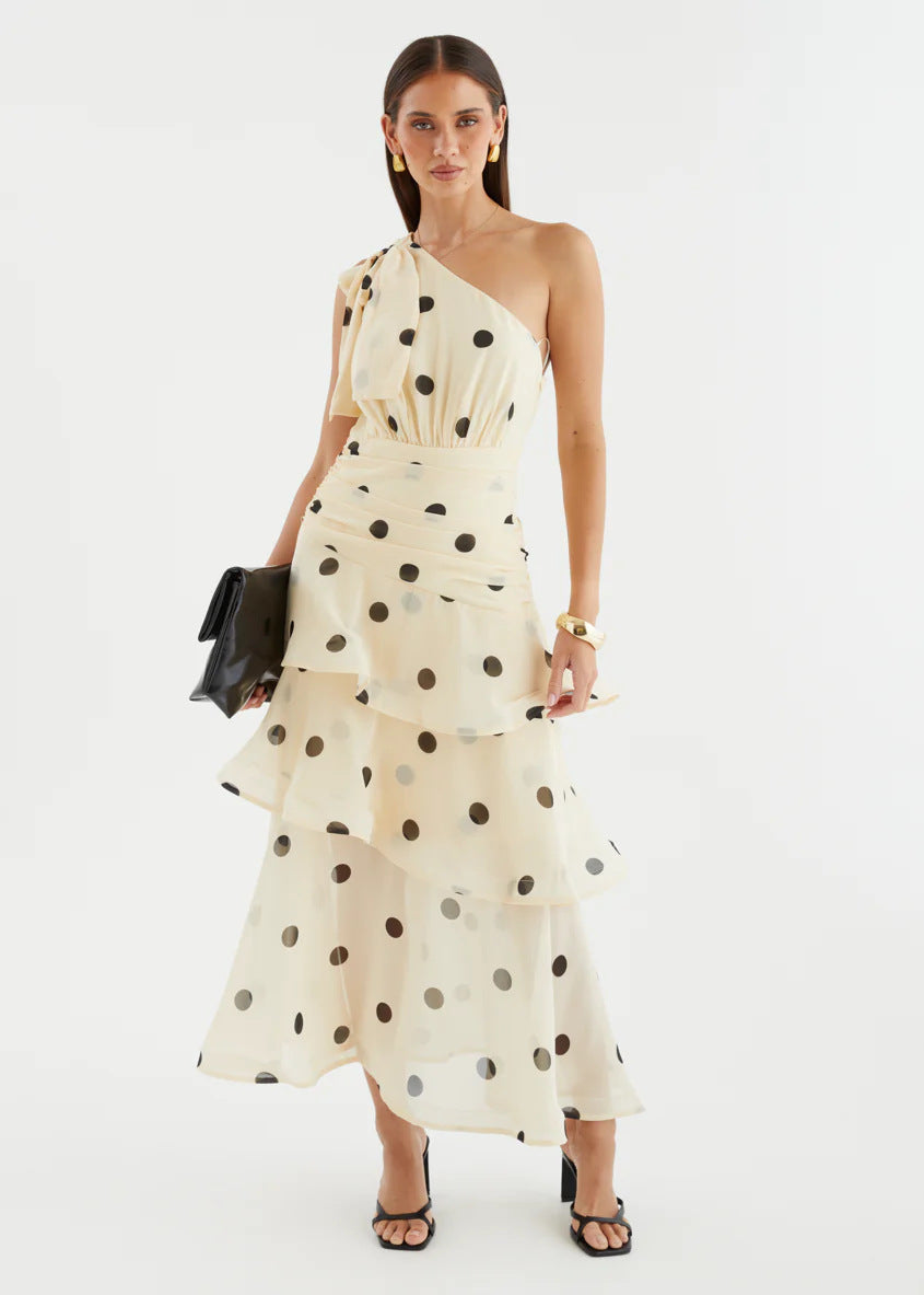 Damen Maxikleid mit asymmetrischem Schulterdesign und voluminösem Rock Nord Taschen