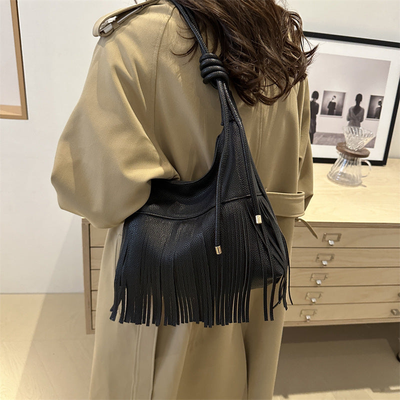 Damen Beuteltasche mit geflochtenem Fransen-Design Nord Taschen