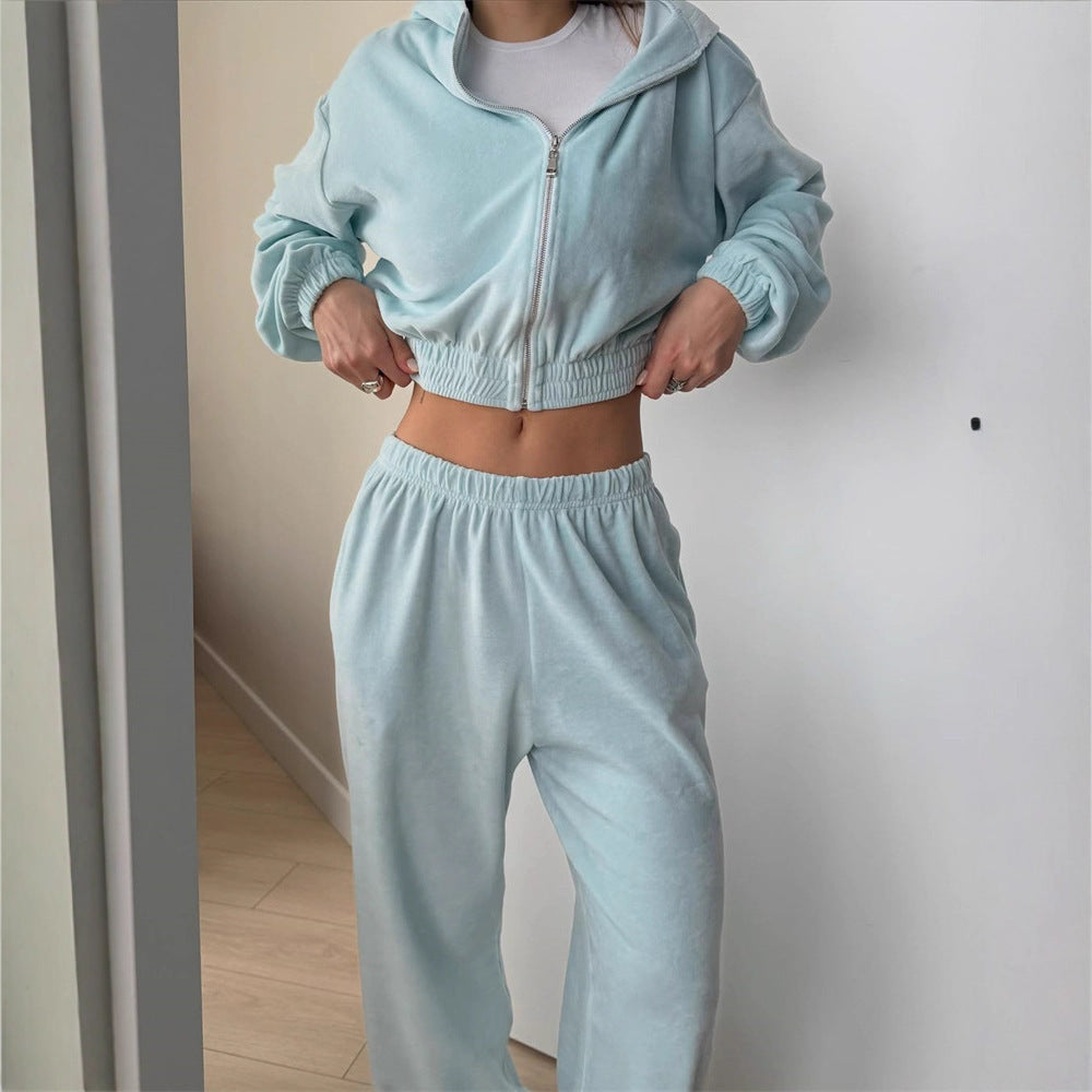 Damen cropped Kapuzen-Zipjacke mit gerafftem Elastiksaum und hochtaillierter Relax-Hose aus softem Sweat Nord Taschen