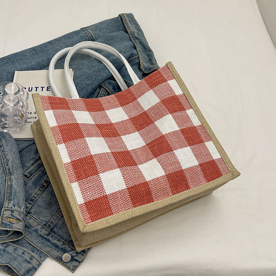 Damen Jute Tragetasche mit stilvollem Karomuster und verspieltem Pompon Nord Taschen
