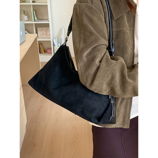 Damen modische Schultertasche aus weichem Veloursleder Nord Taschen