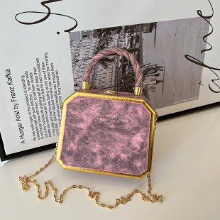 Damen elegante Handtasche im geometrischen Design mit goldenen Akzenten Nord Taschen