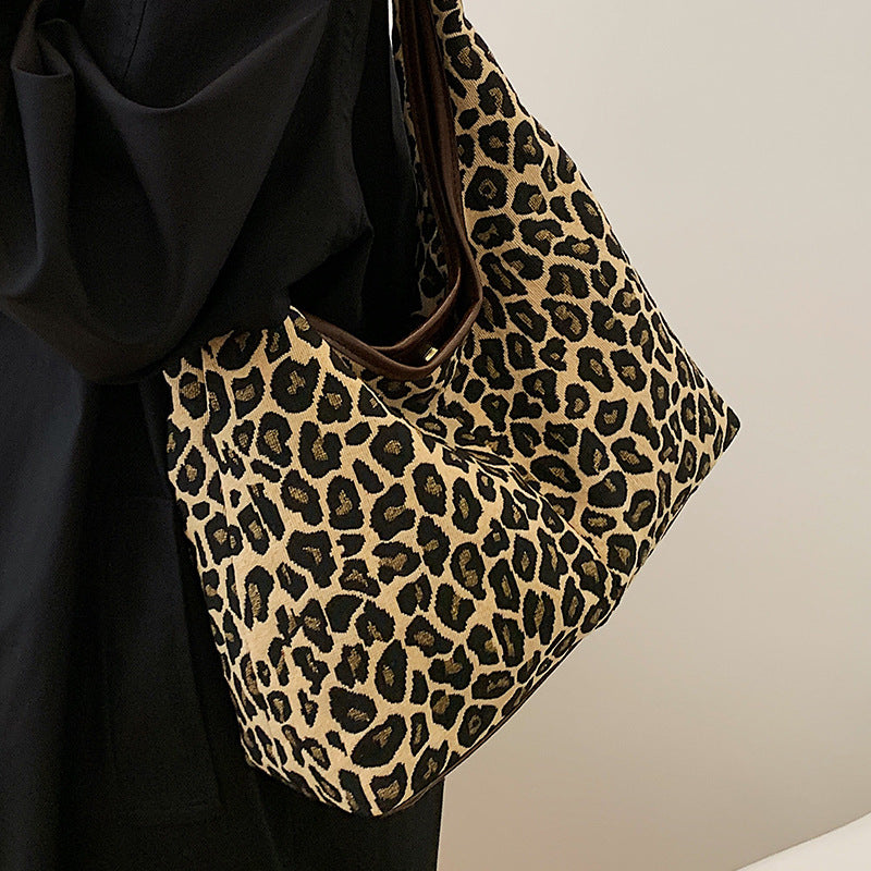 Damen Hobo-Tasche mit attraktivem Leopardenmuster und komfortablem Schultertragegurt Nord Taschen