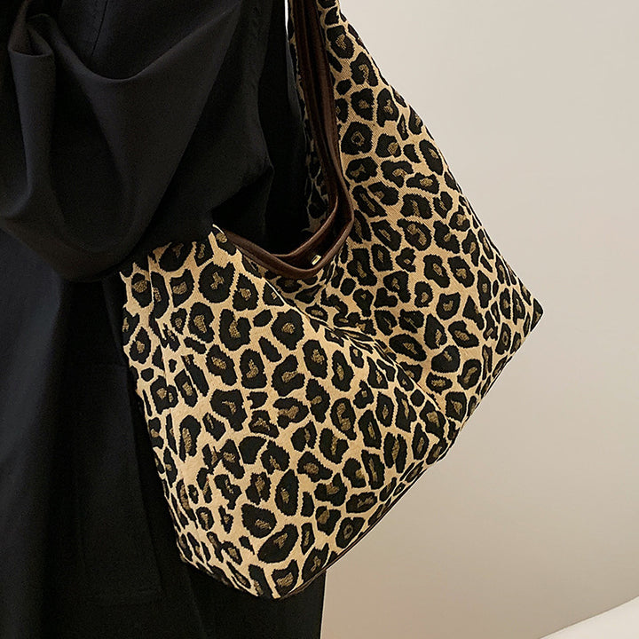 Damen Hobo-Tasche mit attraktivem Leopardenmuster und komfortablem Schultertragegurt Nord Taschen