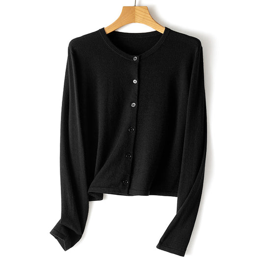 Damen leichte kurz geschnittene Feinstrick-Cardigan mit Rundhalsausschnitt und Knopfleiste Nord Taschen