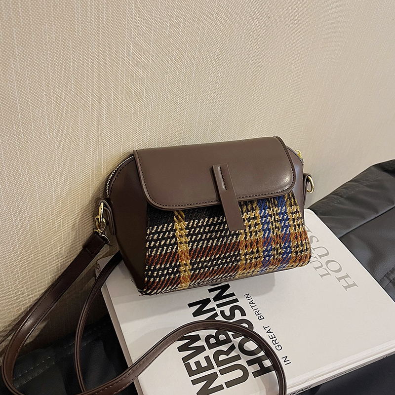 Damen Umhängetasche mit stilvollem Karomuster Nord Taschen