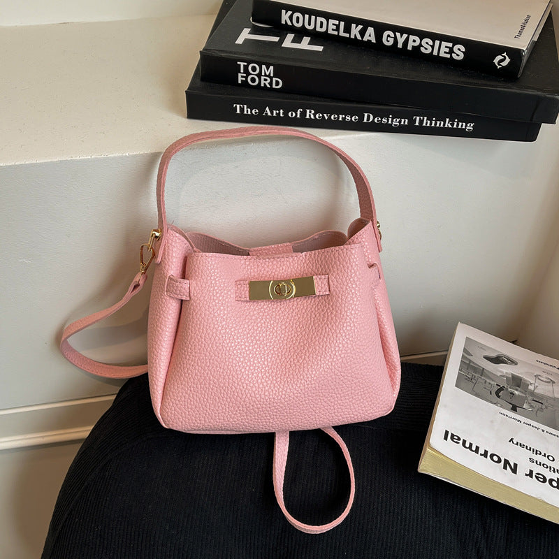 Damen Handtasche mit strukturiertem Obermaterial und elegantem Verschluss Nord Taschen