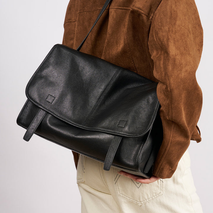 Damen Ledertasche mit Klappenverschluss und verstellbarem Schulterriemen Nord Taschen