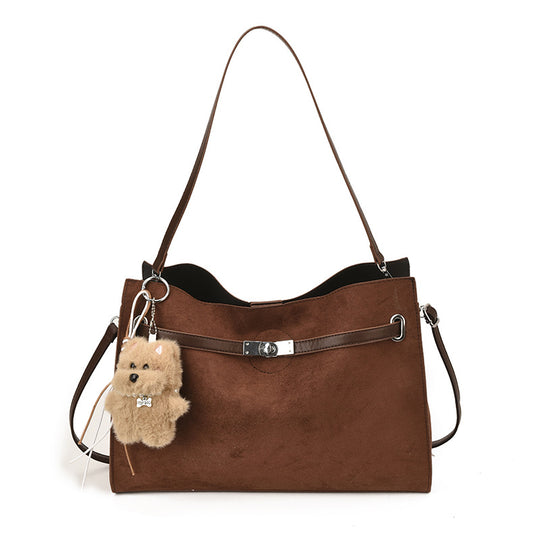 Damen elegante Umhängetasche aus weichem Wildleder mit abnehmbarem Plüschanhänger Nord Taschen