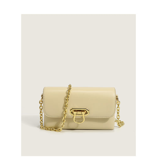 Damen Clutch mit eleganter Verarbeitungsstruktur und dekorativen Kettenakzenten Nord Taschen