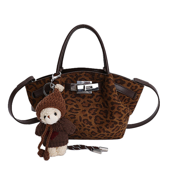 Damen stilvolle Handtasche mit abnehmbarem Plüschanhänger Nord Taschen