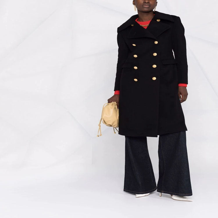Damen Taillierter Doppelreihiger Mantel im Marine-Style mit goldenen Zierknöpfen und Pattentaschen Nord Taschen