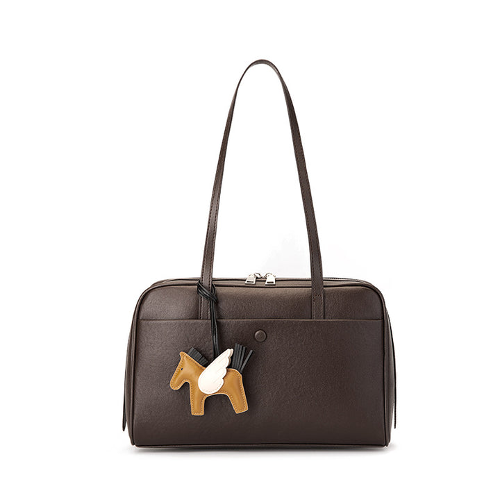 Damen Handtasche im eleganten Design mit verspieltem Anhänger Nord Taschen