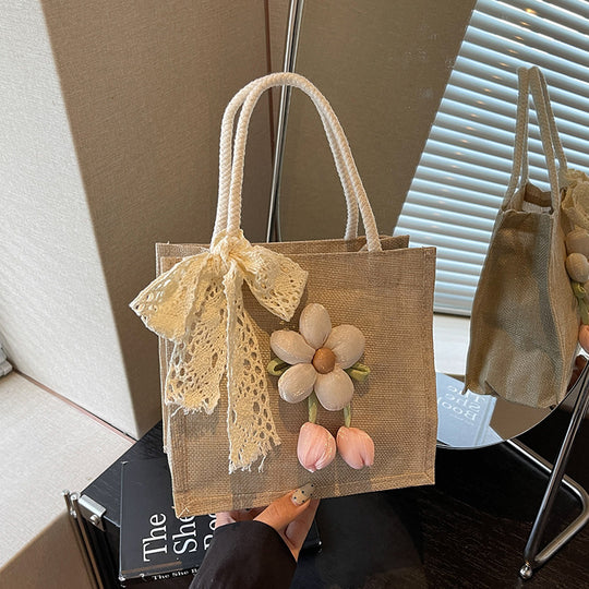 Damen Jute-Handtasche mit floralen Applikationen und dekorativem Schleifen-Design Nord Taschen