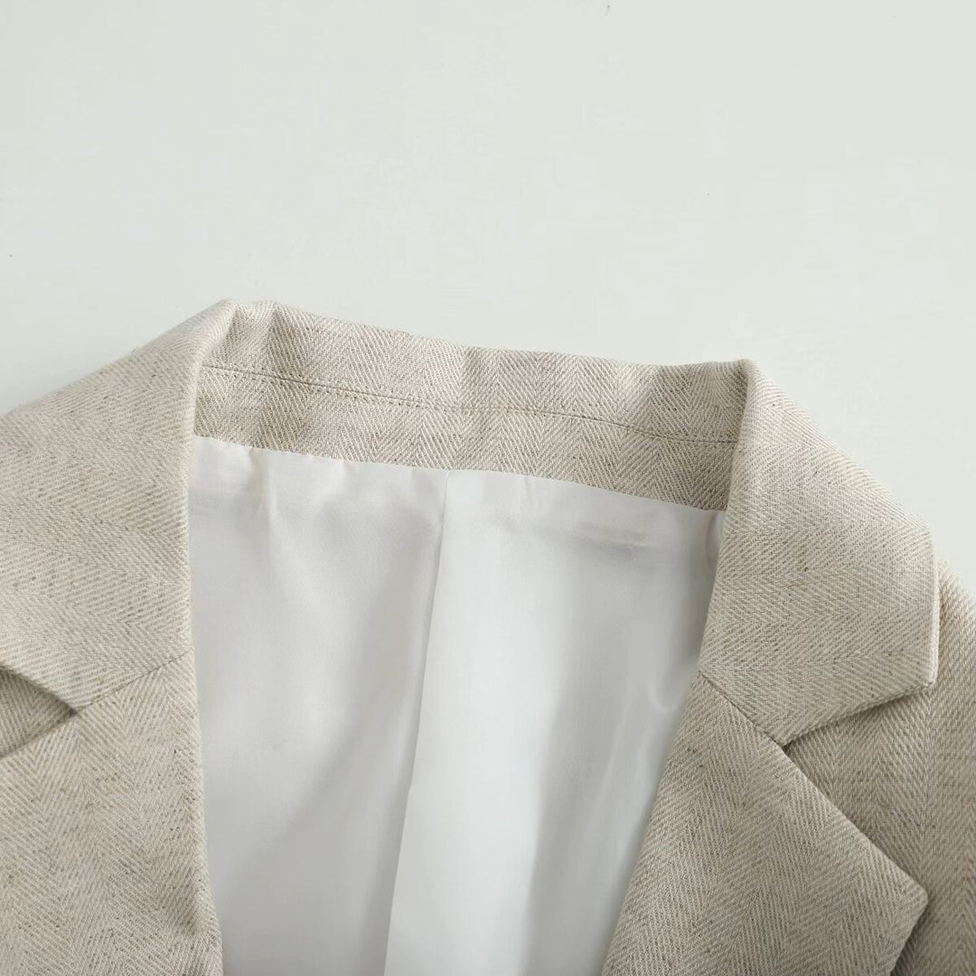 Damen Kurzblazer im Cropped‑Schnitt mit Reverskragen und Pattentaschen Nord Taschen