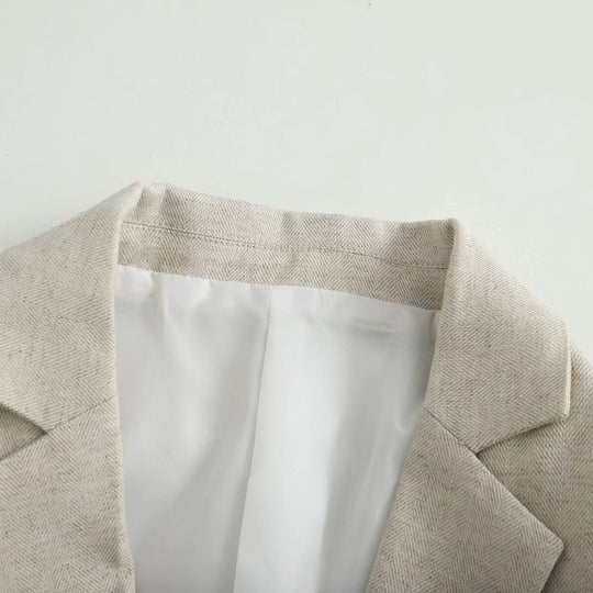 Damen Kurzblazer im Cropped‑Schnitt mit Reverskragen und Pattentaschen Nord Taschen