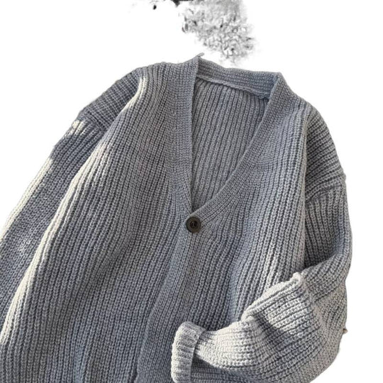 Unisex Grobstrick-Cardigan im Oversize-Schnitt mit tiefem V-Ausschnitt und markanter Knopfleiste Nord Taschen
