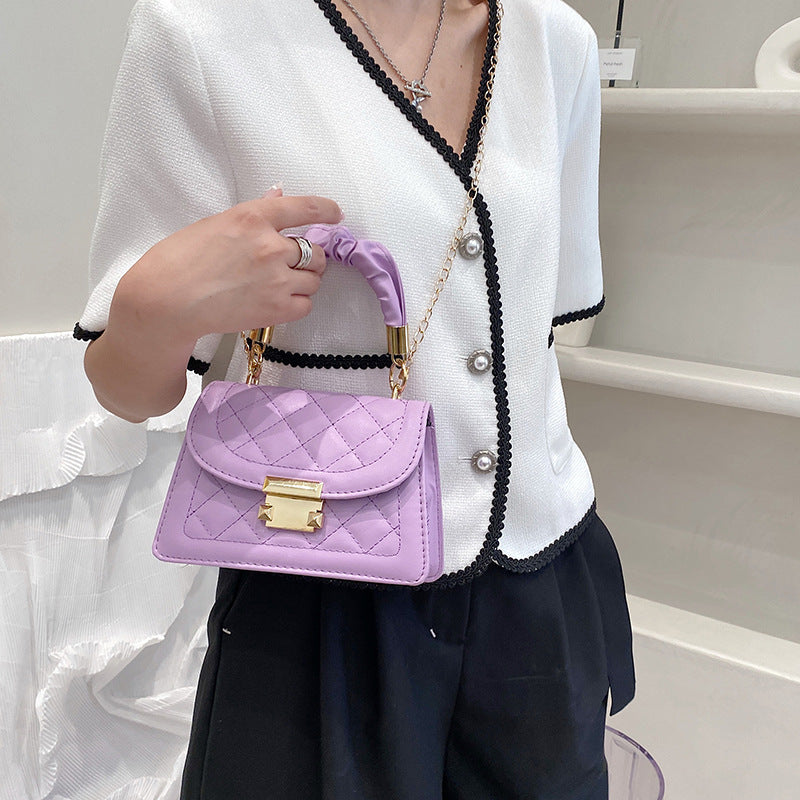 Damen Clutch-Tasche mit geflochtenem Tragegriff und hochwertiger Steppverarbeitung Nord Taschen