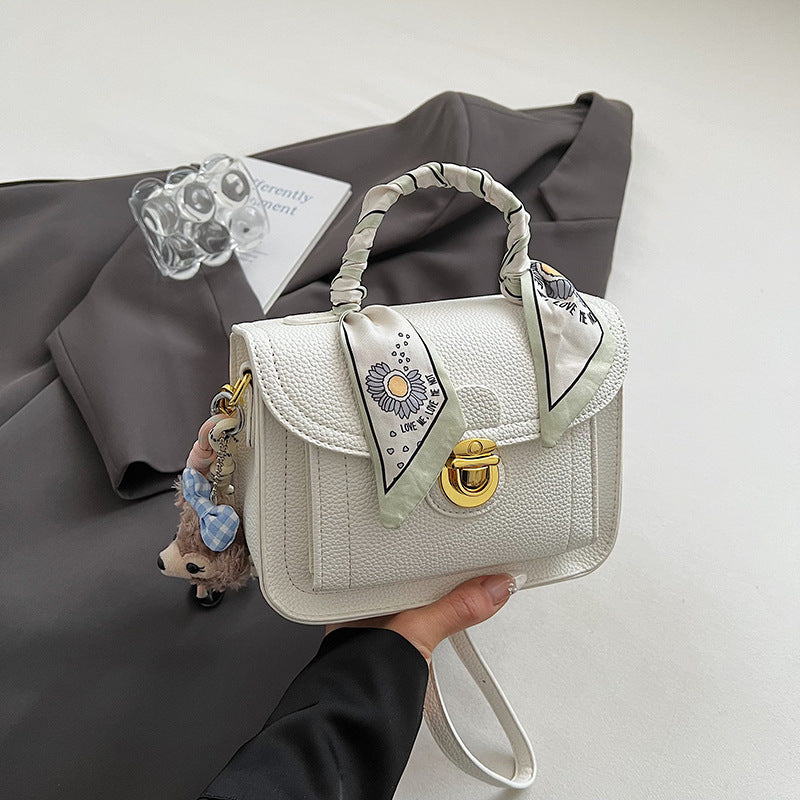 Damenhandtasche mit dekorativem Seidenschal Nord Taschen