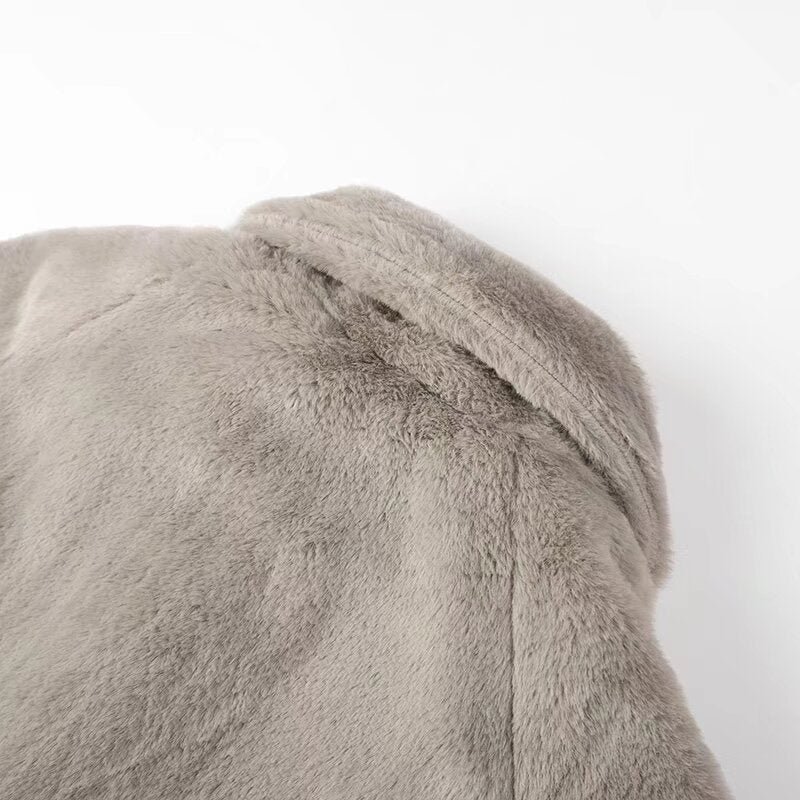 Damen Kurz geschnittene Teddy‑Fleecejacke mit Hemdkragen, verdeckter Knopfleiste und Eingrifftaschen Nord Taschen