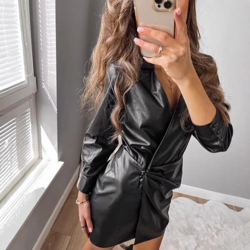 Damen Wickel-Kunstleder-Minikleid mit Hemdkragen, geraffter Taillenpartie und Manschetten Nord Taschen