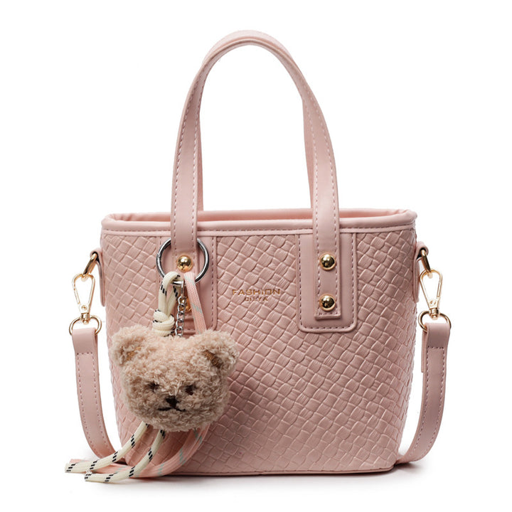 Damen Mini-Handtasche mit strukturiertem Design und flauschigem Anhänger | Nord Taschen