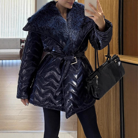 Damen Glänzende Steppjacke mit Taillengürtel und voluminösem Kunstfellkragen Nord Taschen