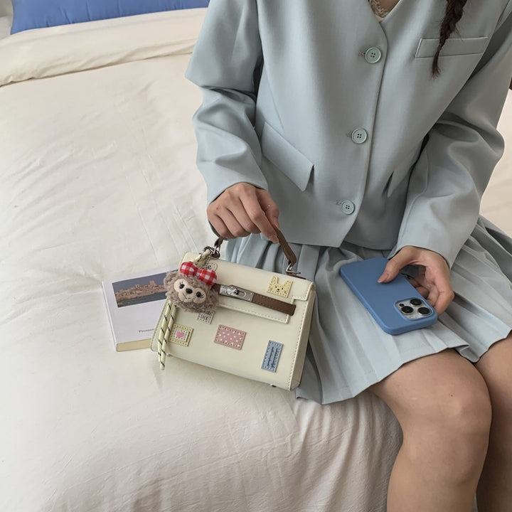 Damenhandtasche mit verspieltem Design und abnehmbarem Anhänger Nord Taschen
