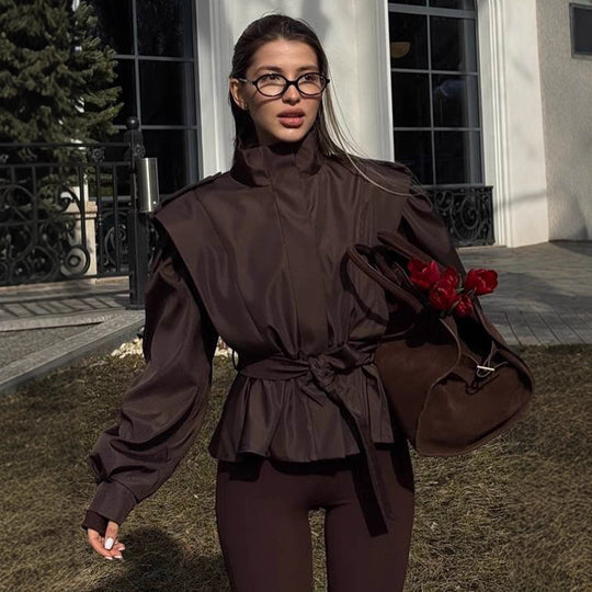 Damen Taillierte Peplumjacke mit Bindegürtel und voluminösen Ärmeln Nord Taschen