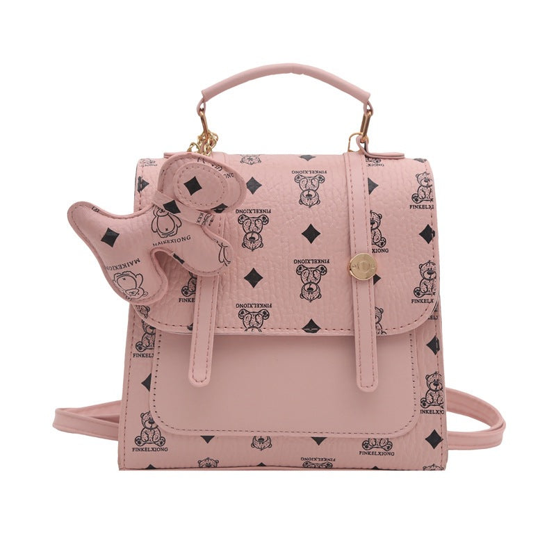 Damen Rucksackhandtasche mit verspieltem Anhänger Nord Taschen
