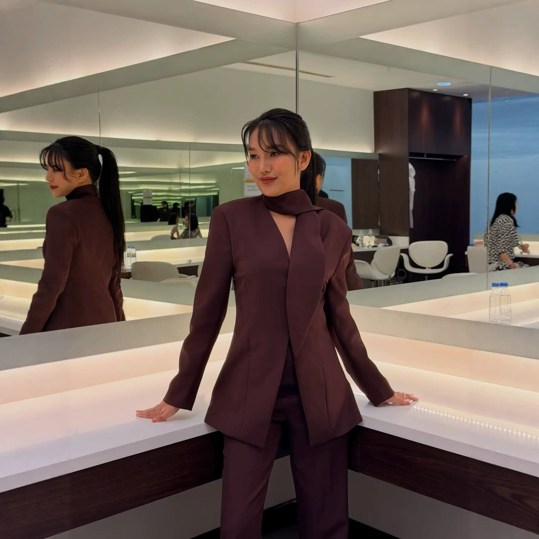 Damen Taillierter Blazer mit Schluppe, Knopfleiste und Pattentaschen Nord Taschen