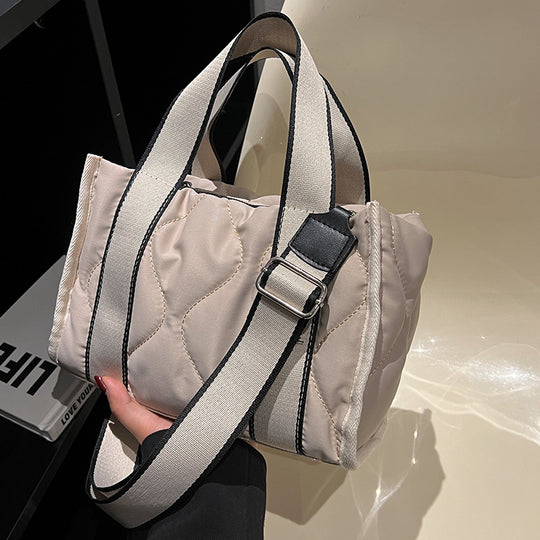 Damen praktische Umhängetasche mit strukturierten Details Nord Taschen