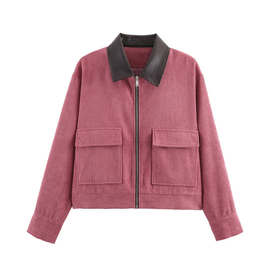 Damen Kurz geschnittene Rippenstrickjacke mit Kontrastkragen, aufgesetzten Taschen und Reißverschluss Nord Taschen