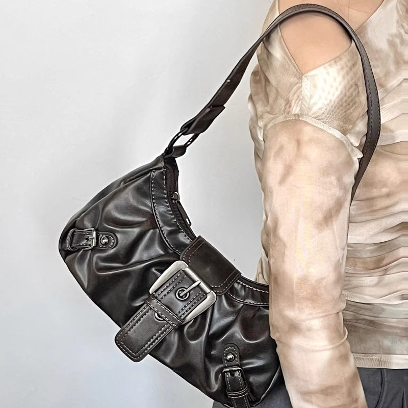 Damen Hobo-Tasche mit raffiniertem Faltendesign und edlen Metallakzenten Nord Taschen