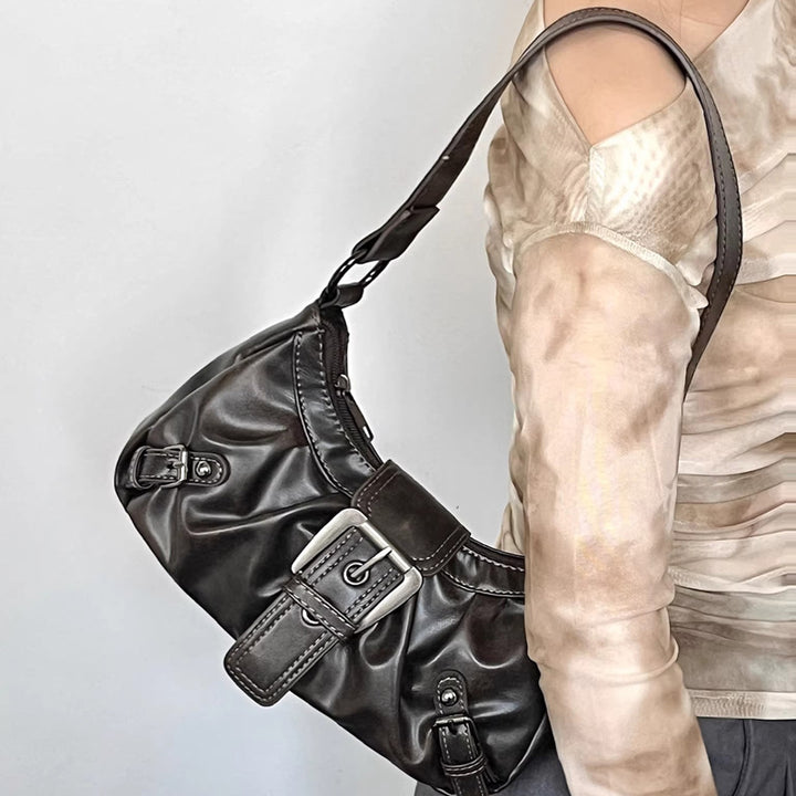 Damen Hobo-Tasche mit raffiniertem Faltendesign und edlen Metallakzenten Nord Taschen